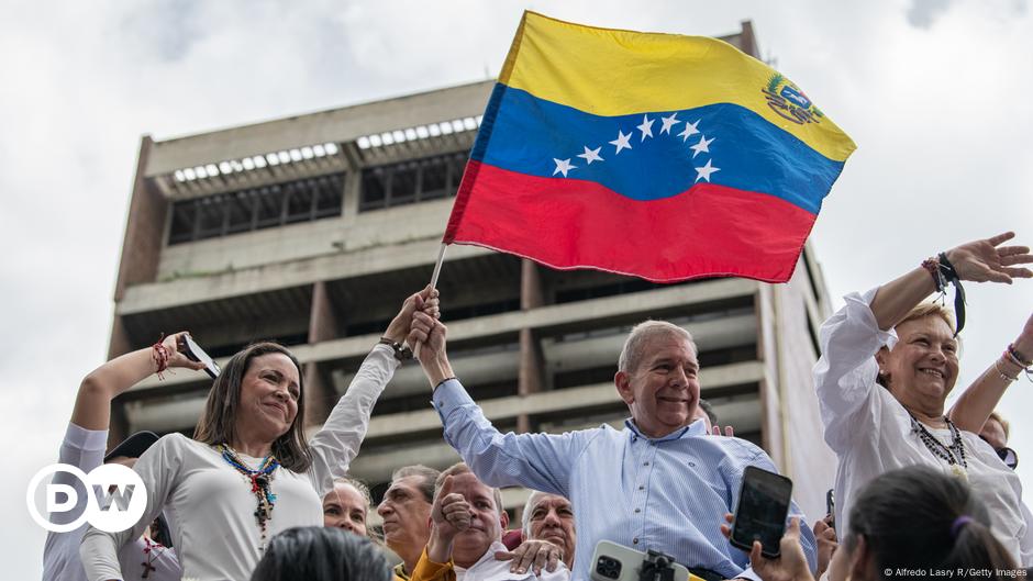 Venezuela opens investigation into opposition figures