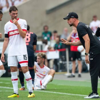 Wildes 3:3 in der Bundesliga: Stuttgart zürnt über den Referee