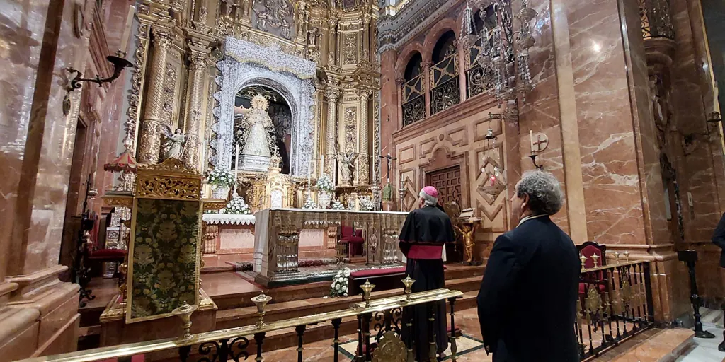 ¿Cuántas imágenes tienen la Rosa de Oro?