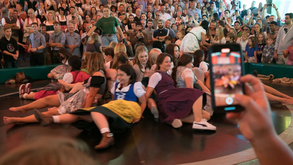 „Upskirting“-Vorwürfe auf dem Oktoberfest: Wenn das Dirndl hochrutscht, zoomen sie ran