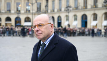 Désignation du Premier ministre : Macron rencontrera Bernard Cazeneuve lundi matin