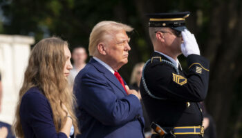 Présidentielle américaine : la visite de Donald Trump dans un cimetière militaire provoque une vive controverse