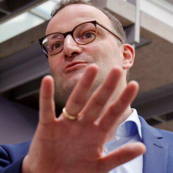 „Wir können nicht zu irgendeinem Pseudokompromiss die Hand reichen“, warnt Spahn die Ampel