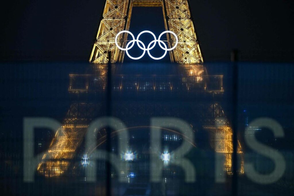 Anneaux olympiques sur la tour Eiffel : Dati veut des « consultations »