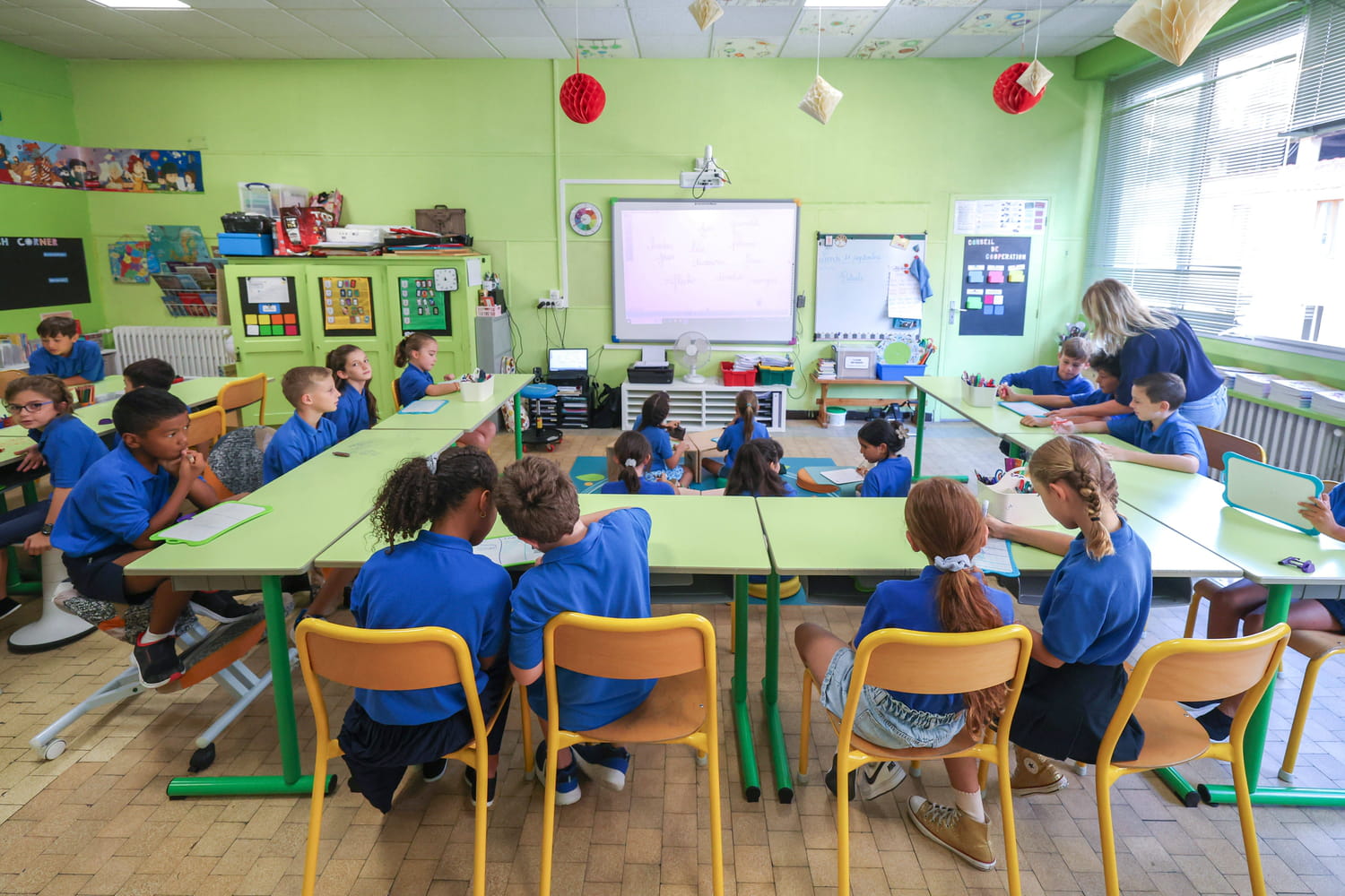 Rentrée scolaire 2024 : une liste de nouveautés importante et beaucoup d'incertitude