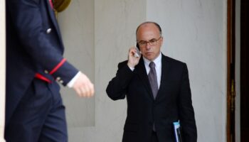 Le ministre de l'Intérieur Bernard Cazeneuve le 24 juillet 2014 à la sortie de l'Elysée à Paris