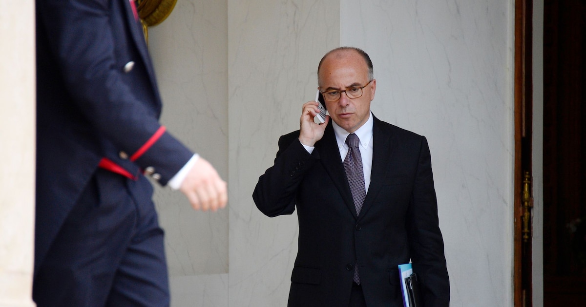 Le ministre de l'Intérieur Bernard Cazeneuve le 24 juillet 2014 à la sortie de l'Elysée à Paris