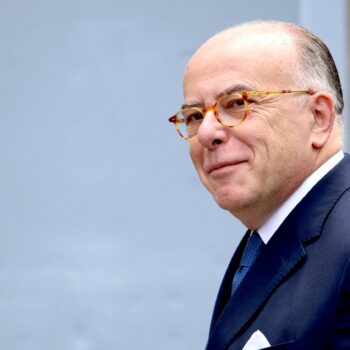 Recherche d'un nouveau Premier ministre : Bernard Cazeneuve est arrivé à l'Elysée pour s'entretenir avec Emmanuel Macron