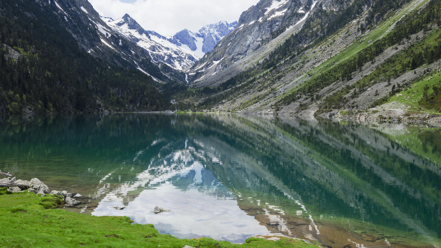 Dans les Pyrénées, une randonneuse accouche à 1700m d’altitude sans assistance médicale