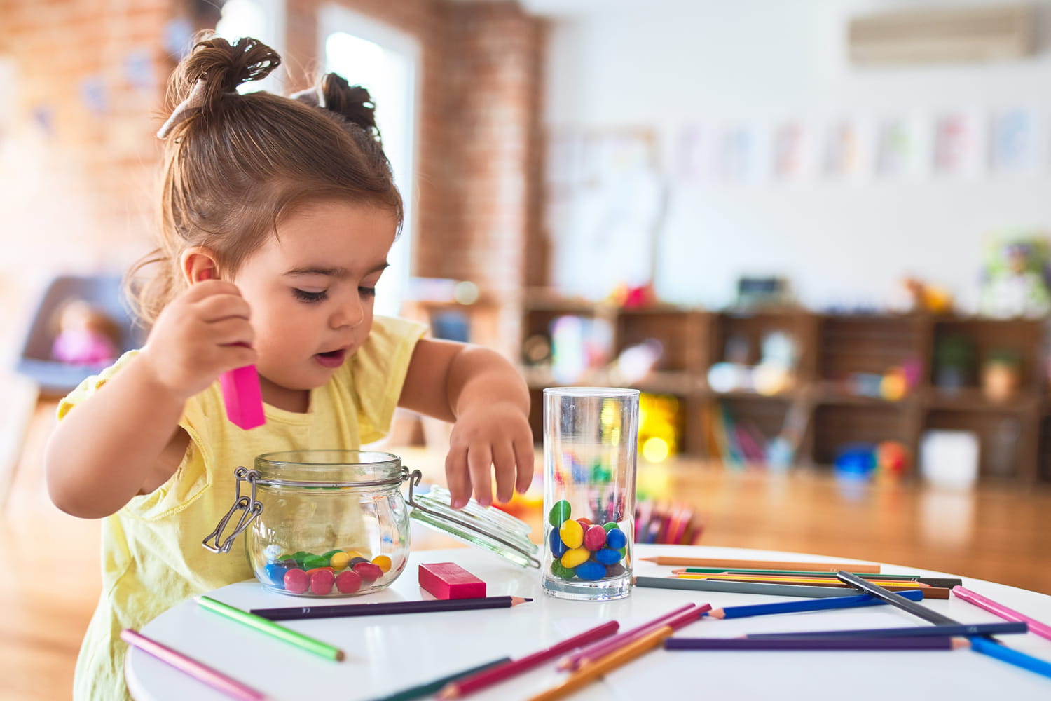 Ce que font vraiment les enfants dans les écoles Montessori inquiète parents et chercheurs