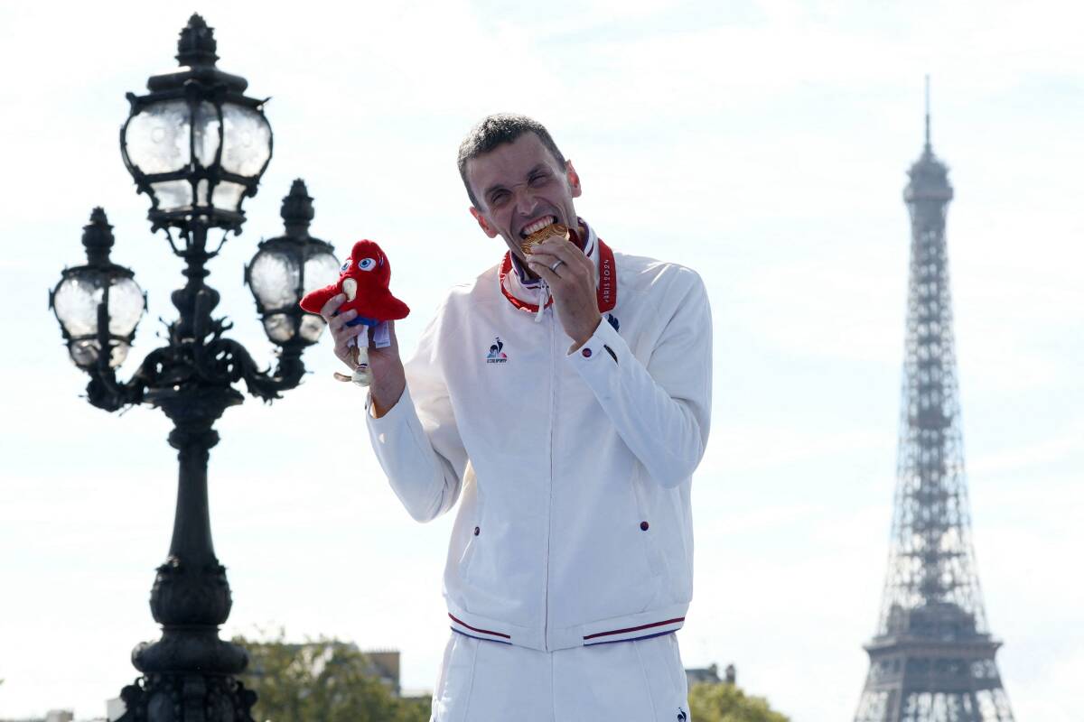 Jeux paralympiques : le sacre du roi Alexis Hanquinquant au triathlon