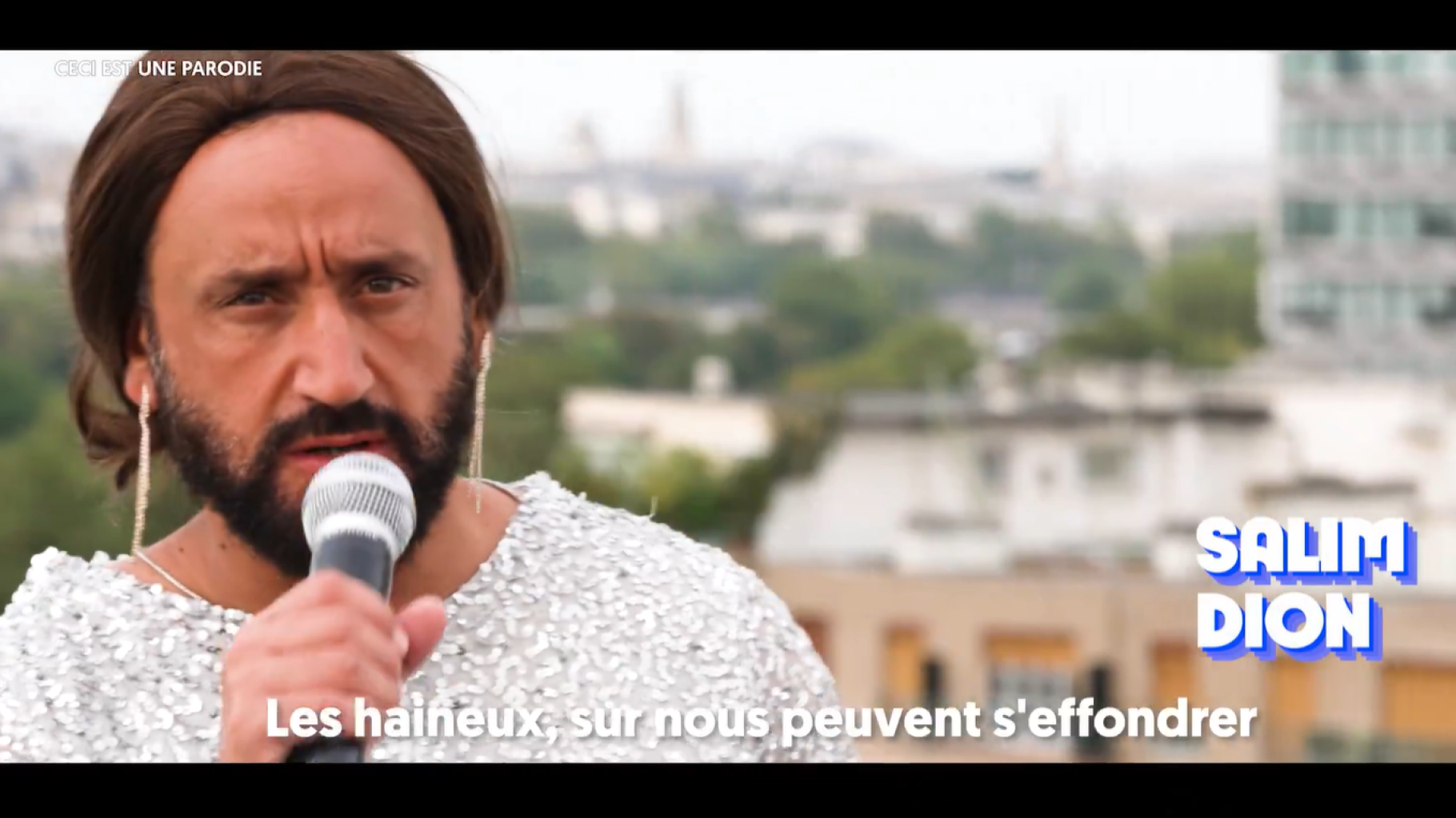 TPMP : Cyril Hanouna parodie Céline Dion chantant Édith Piaf pour répondre à l’Arcom