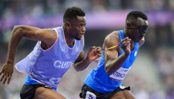 Jeux paralympiques : au 400 mètres, la course synchronisée des réfugiés Guillaume Junior Atangana et Donard Ndim Nyamjua