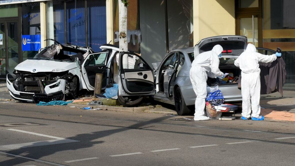 Terrorverdacht in Darmstadt – BMW-Fahrer überfährt rote Ampeln und rast auf Bürgersteig