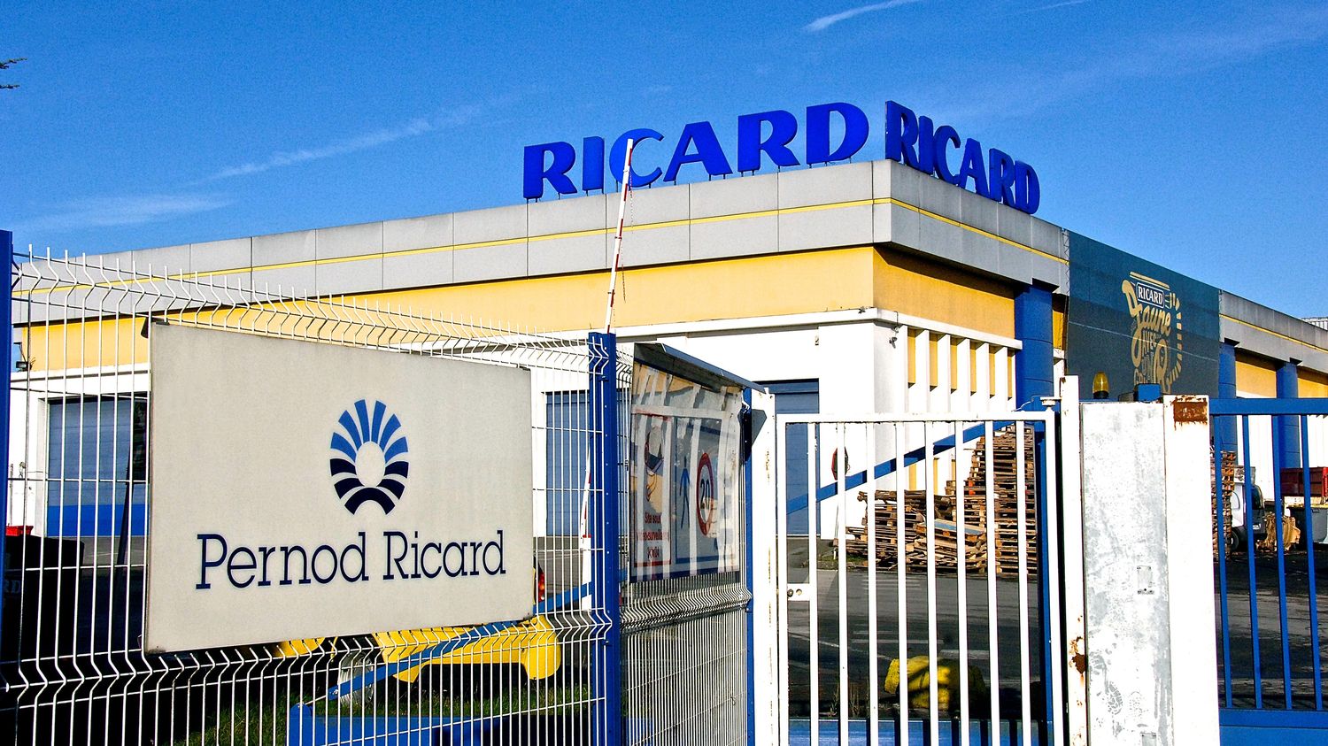 Le groupe Pernod Ricard regrette "une incompréhension" après l'indignation à Marseille provoquée par son partenariat avec le PSG