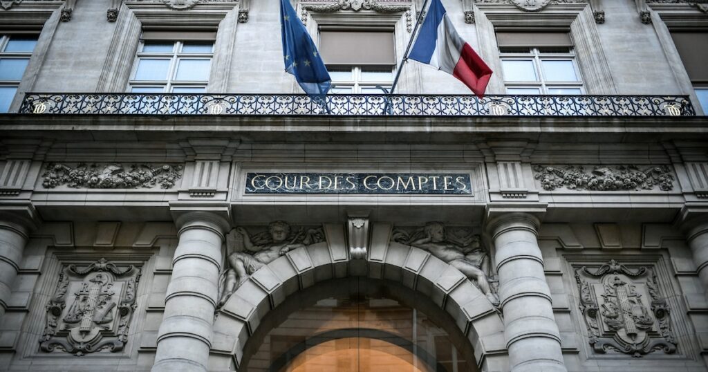 La Cour des comptes se félicite d'une "prise de conscience" de l'urgence de s'adapter au changement climatique mais demande à l'État de jouer plus clairement son rôle de stratège face "au mur d'investissements"