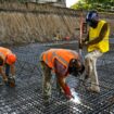 REPORTAGE. "Il n'y a pas d'autres moyens pour survivre" : à Marseille, les sans-papiers se tournent vers le travail illégal