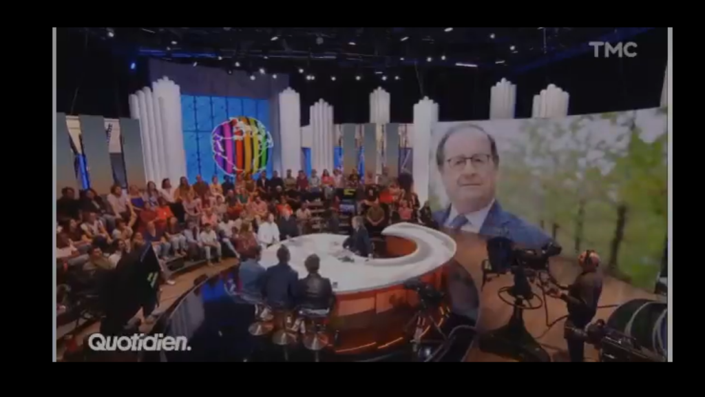 Dans Quotidien, Yann Barthès voulait arrêter d’inviter des politiques… mais invite François Hollande