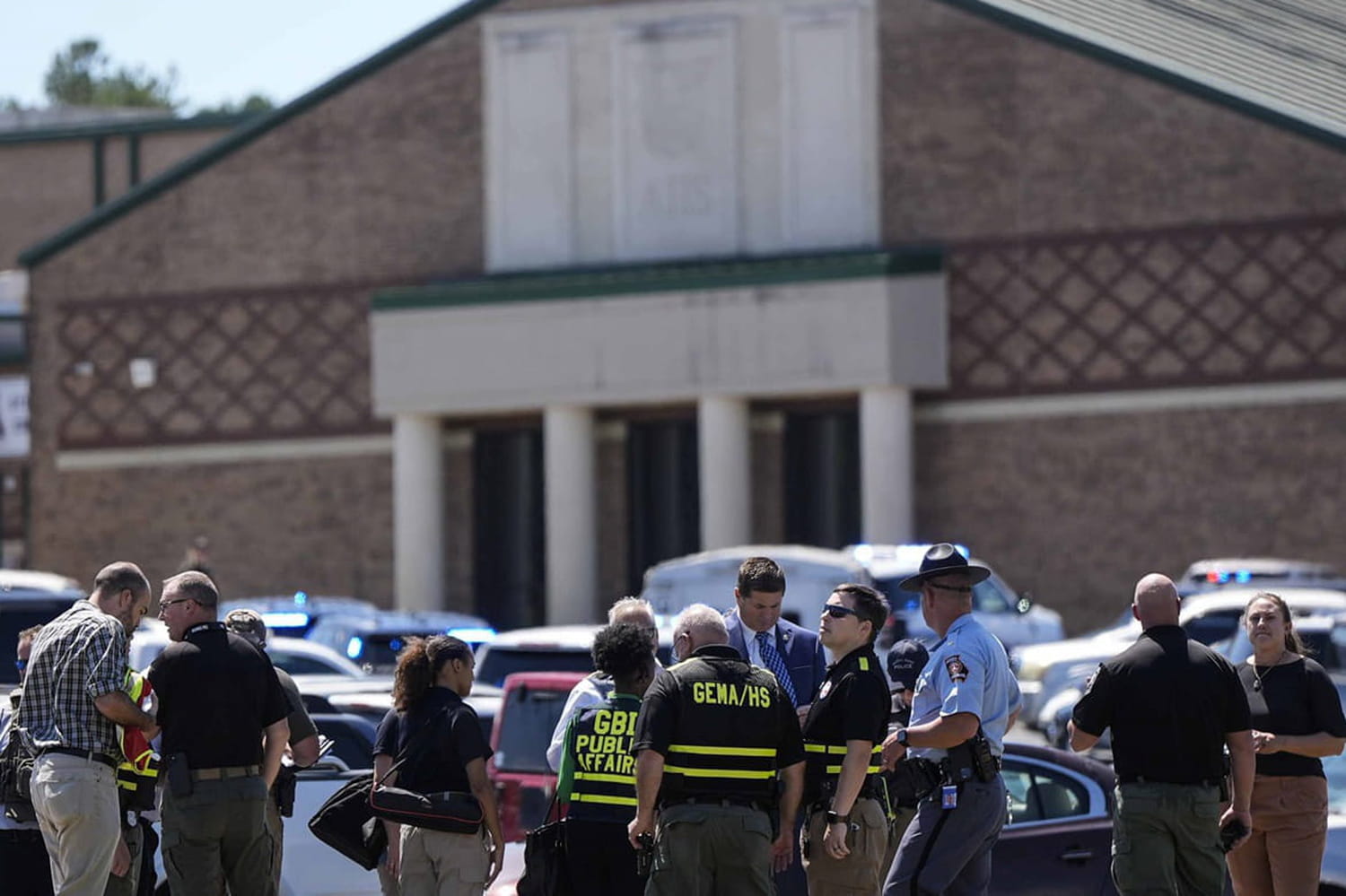 Fusillade aux États-Unis : quatre morts dans un lycée de Géorgie, ce que l'on sait