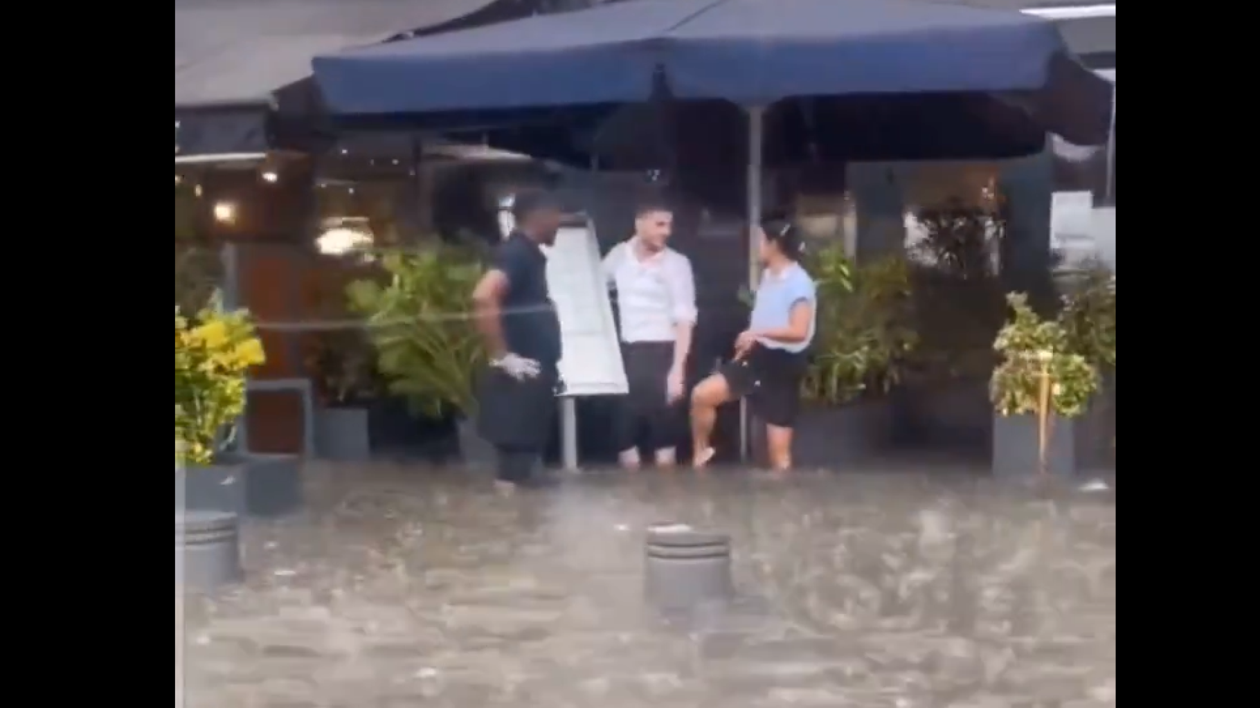 À Marseille, les pluies diluviennes créent des inondations et font déborder le Vieux-Port