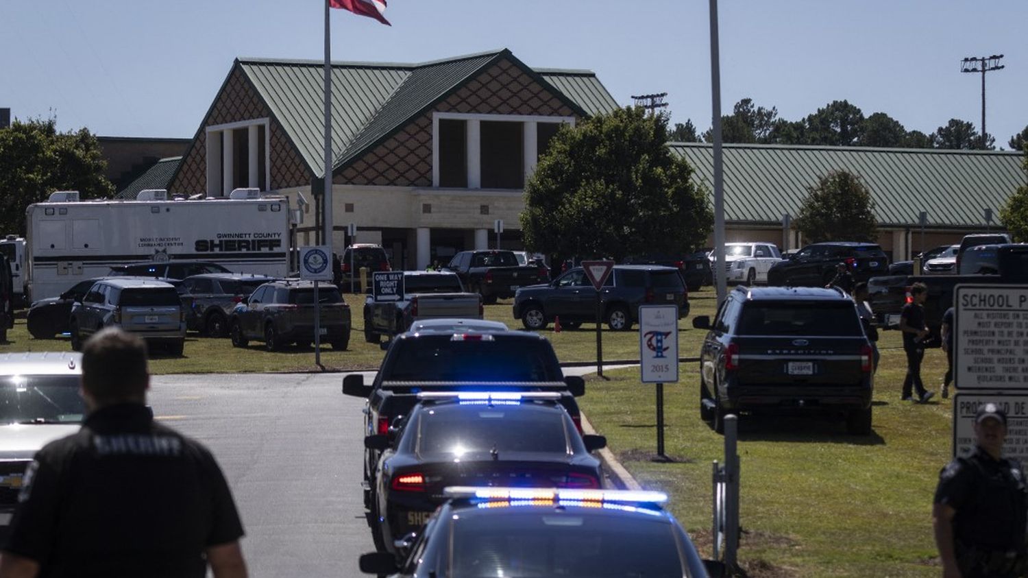 Au moins quatre morts et neuf blessés après des tirs dans un lycée aux Etats-Unis, un lycéen de 14 ans interpellé