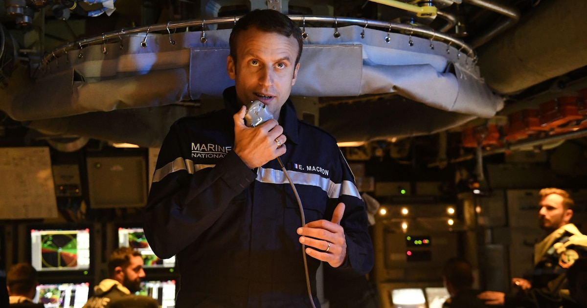 Emmanuel Macron s'adresse par radio aux marins du sous-marin "Le Terrible", le 4 juillet 2017 à L'Île Longue