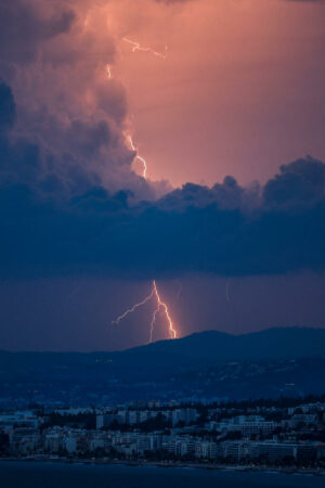 Le Var et les Alpes-Maritimes touchés par de forts orages dans la nuit de mercredi à jeudi