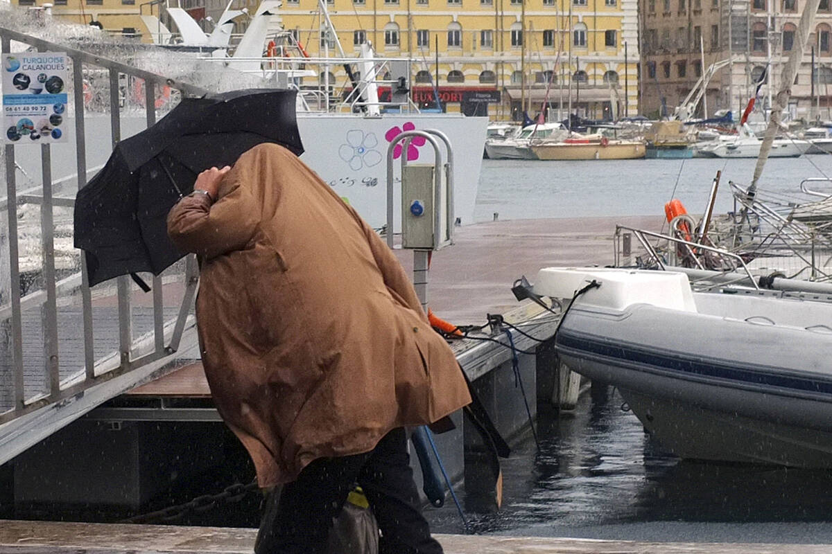 A Marseille, les fortes pluies font déborder le Vieux-Port