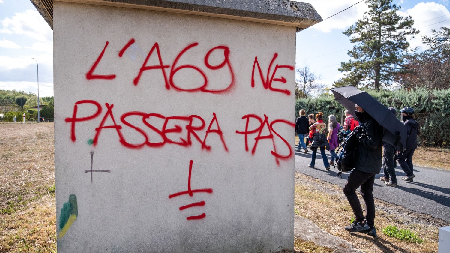 Chantier de l'A69 : deux opposants hospitalisés après être tombés d'un arbre lors d'une opération d'évacuation de la gendarmerie