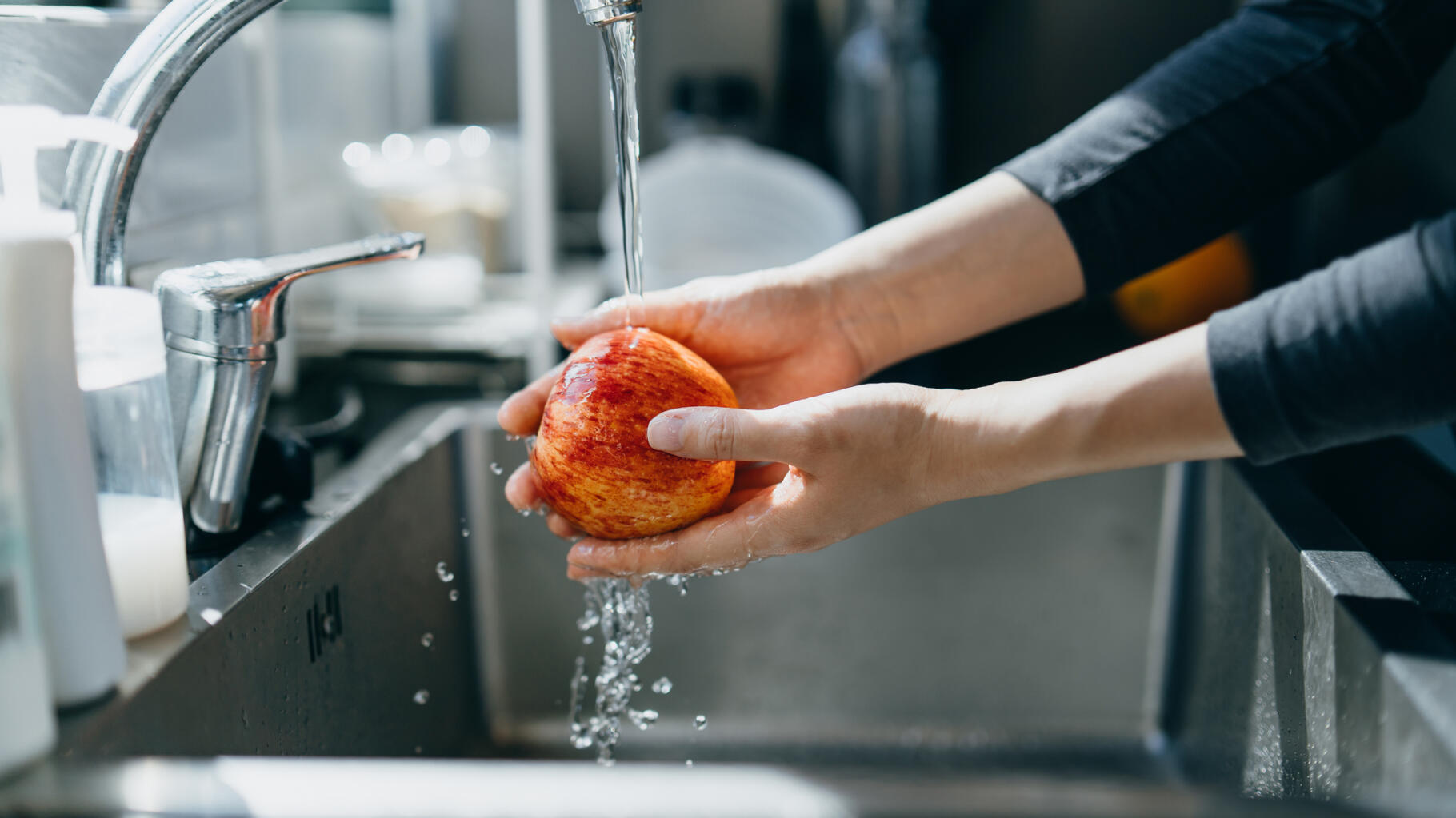 Laver ses fruits et légumes au lave-vaisselle, comme on le voit sur TikTok est une (très) mauvaise idée