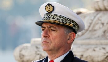 A l'époque chef d'état-major de la marine française, l'amiral Pierre Vandier assiste aux commémorations de l'armistice de 2018 à Paris, le 11 novembre 2021.