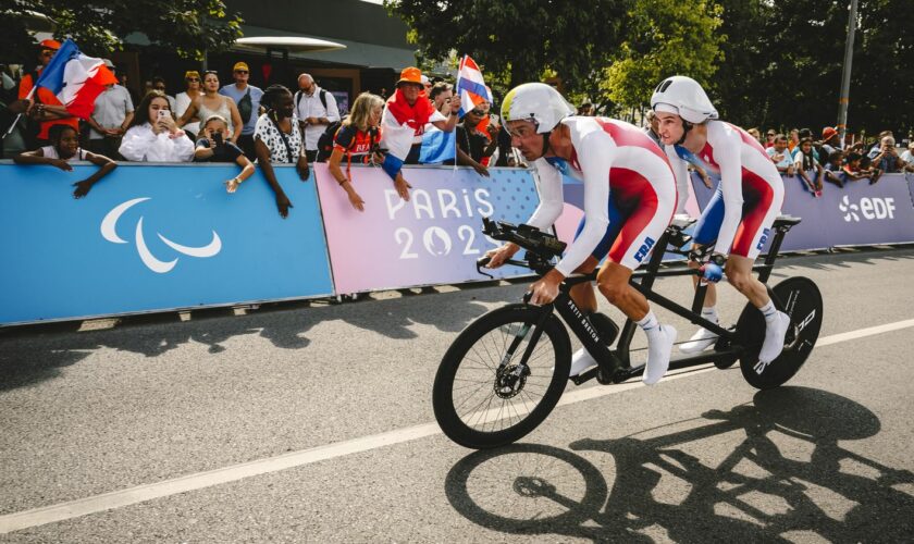 Paralympiques 2024 : le cycliste français Alexandre Lloveras décroche la médaille de bronze à l'issue d'une course en ligne à rebondissements