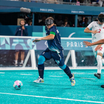 Jeux paralympiques : Frédéric Villeroux, le "Messi du cécifoot" qui guide l’équipe de France