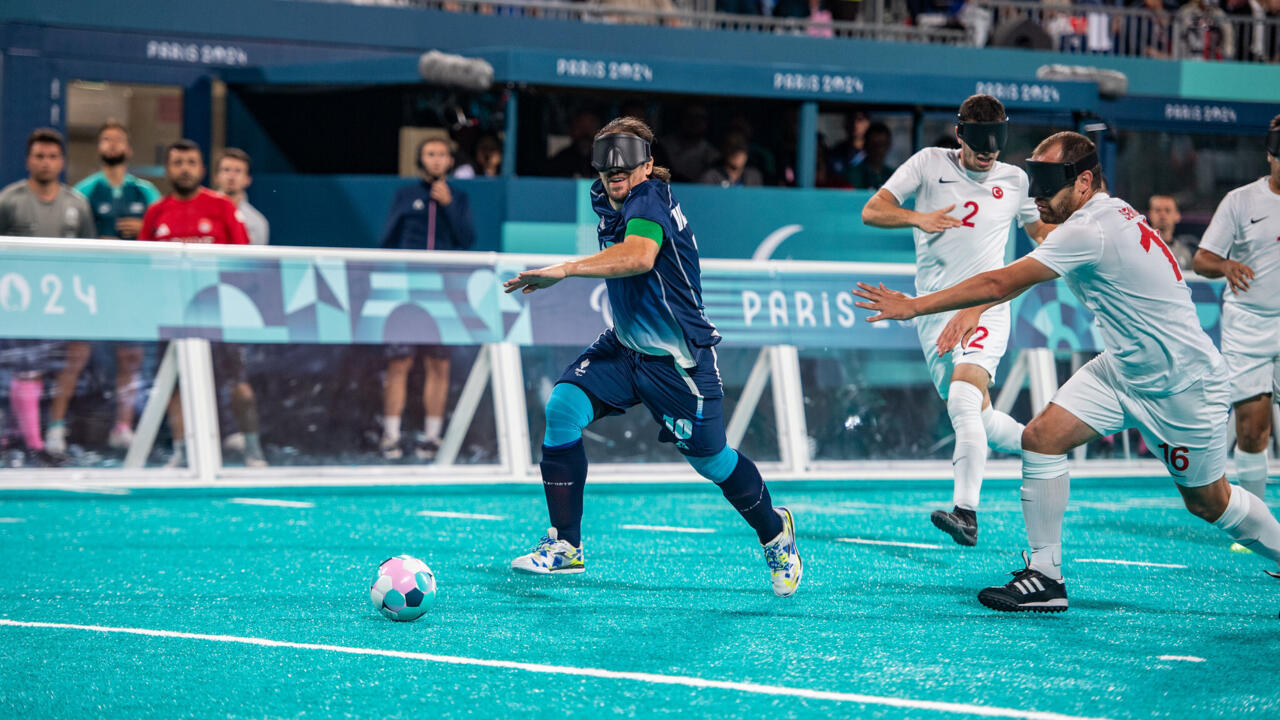 Jeux paralympiques : Frédéric Villeroux, le "Messi du cécifoot" qui guide l’équipe de France