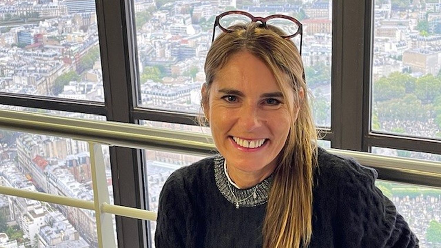 Alexia Vettier, de Magnicty, depuis la terrasse panoramique de la tour Montparnasse : "À 200m de hauteur, on a comme une grande maquette de Paris sous les yeux"