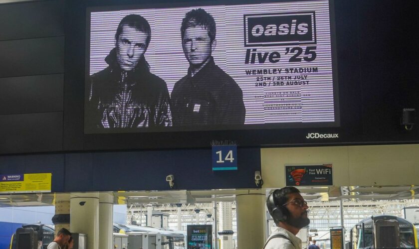 Trente ans après sa sortie, "Definitely Maybe", le 1er album d'Oasis, revient en tête des charts au Royaume-Uni