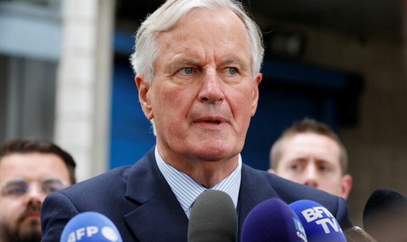 Le nouveau Premier ministre Michel Barnier ne s'estime pas sous la surveillance du Rassemblement national, mais sous celle "de tous les Français"