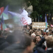 A la manif de Paris, la jeunesse de gauche brandit ses pancartes, entre espoir et colère