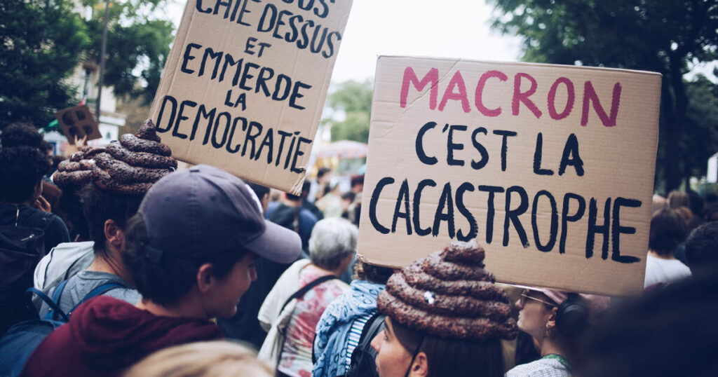 A Paris, la jeunesse dénonce dans la rue «le coup de force de Macron» après la nomination de Barnier