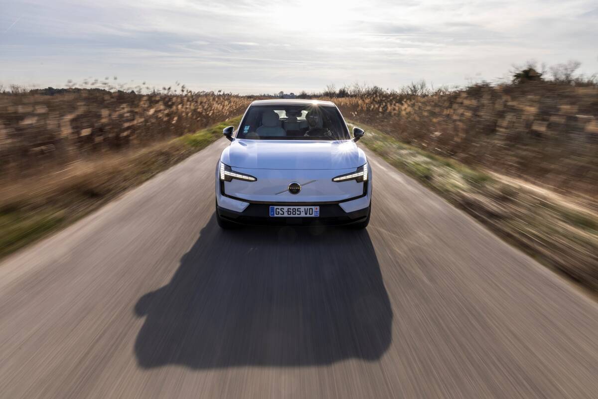 On a testé la Volvo EX30 100 % électrique, petit SUV urbain qui tient la route