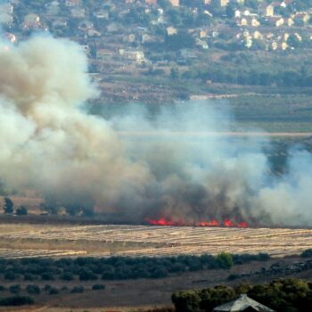 De la fumée s'élève de la région de Marjayoun, dans le sud du Liban, après un tir israélien le 7 septembre 2024, sur fond d'échange de tirs entre le Hezbollah libanais et Israël