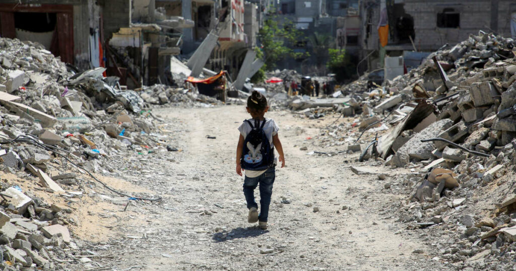 “Coincée en sixième” : à Gaza, la détresse des enfants privés d’école