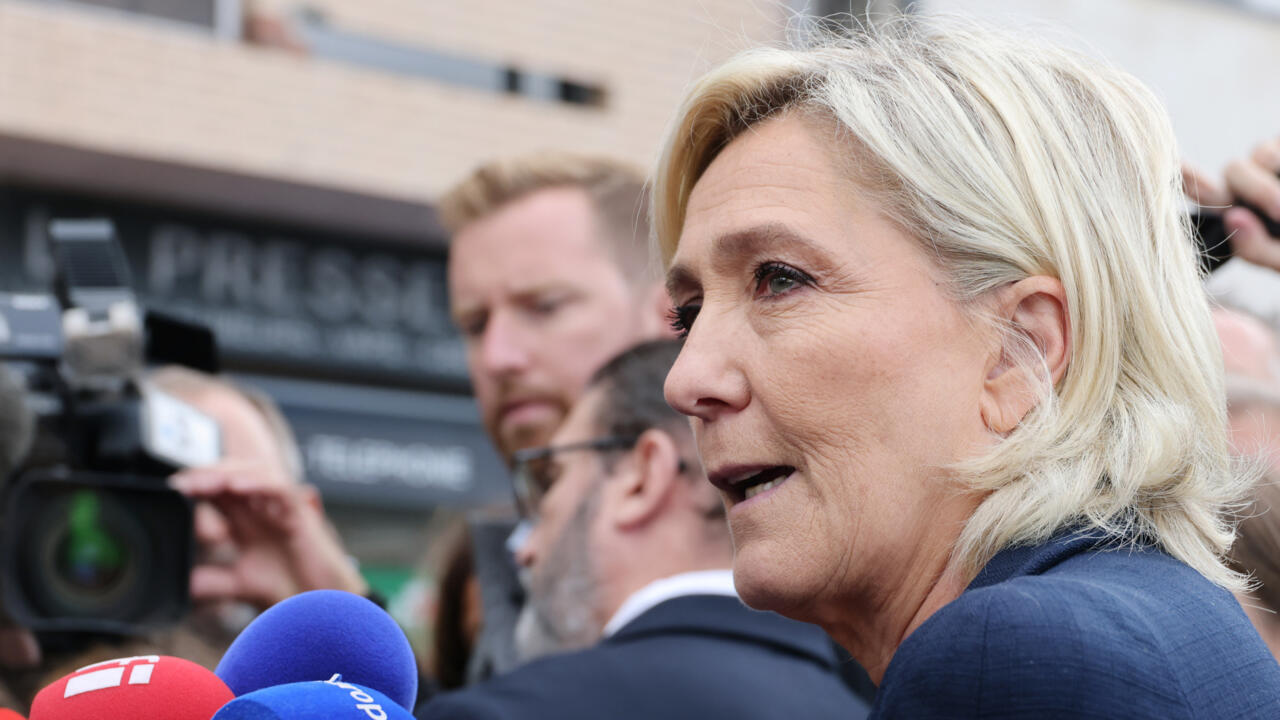 Marine Le Pen dément avoir participé à la nomination de Michel Barnier à Matignon