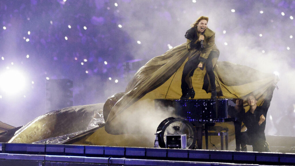 Cérémonie de clôture des Paralympiques : la chanteuse Santa reprend « Vivre pour le meilleur » de Johnny Hallyday