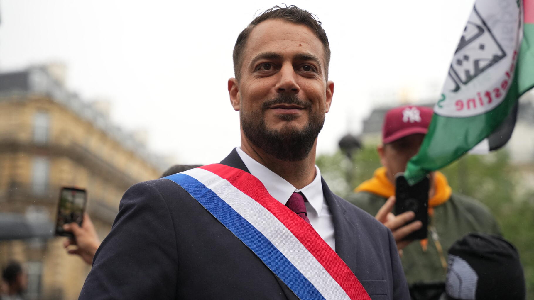 Le député LFI Sébastien Delogu demande à Yaël Braun-Pivet de lui rendre son drapeau palestinien