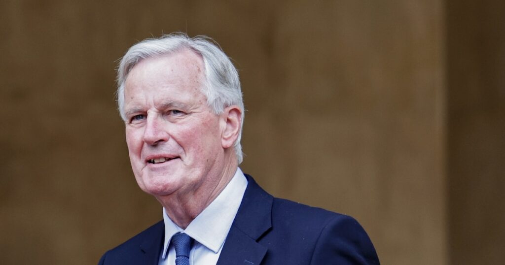 Le nouveau premier ministre Michel Barnier à Matignon pour la passation de pouvoir, le 5 septembre 2024 à Paris