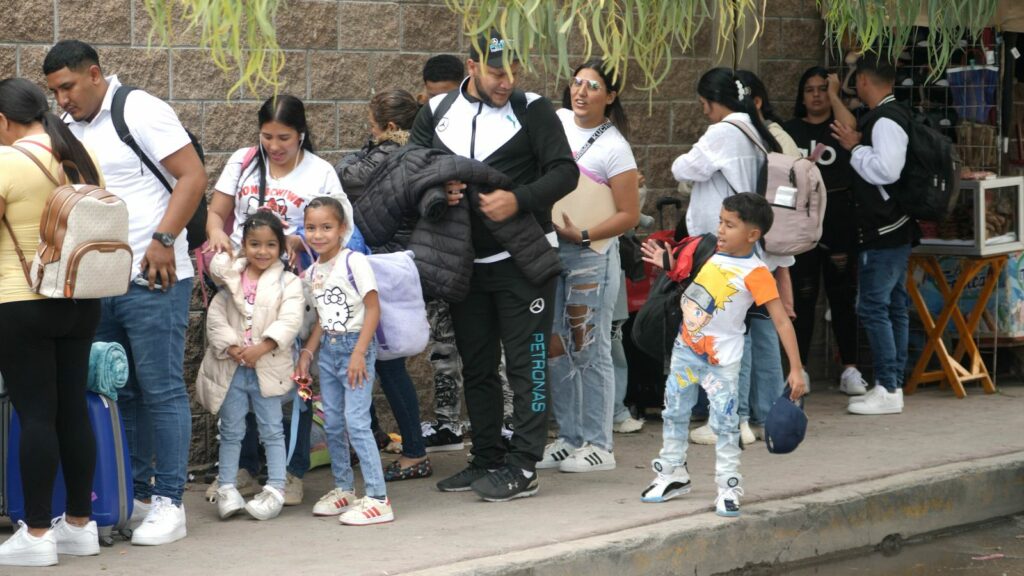 MIGRANTS QUEUE TO CROSS BORDER FOR CBP APPOINTMENTS IN MATAMOROS-Enhanced