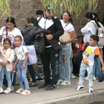 MIGRANTS QUEUE TO CROSS BORDER FOR CBP APPOINTMENTS IN MATAMOROS-Enhanced