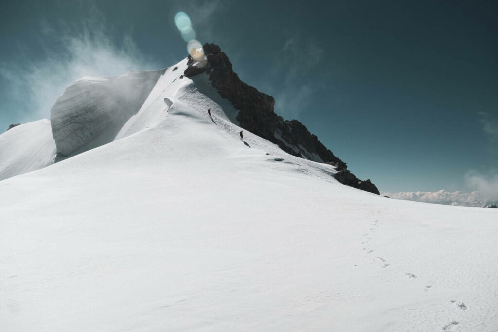 Quatre alpinistes coréens et italiens retrouvés morts près du sommet du mont Blanc