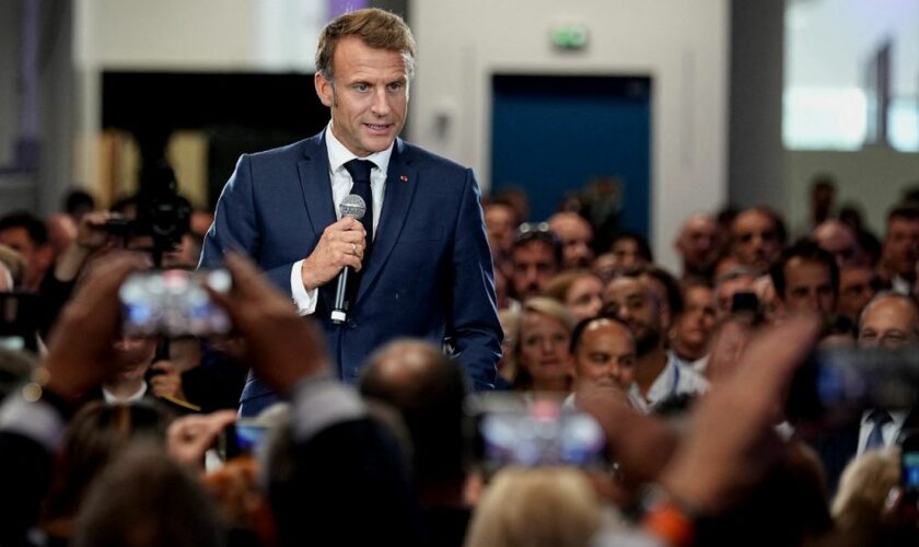 Emmanuel Macron de retour sur le terrain pour inaugurer une usine Sanofi dans le Rhône